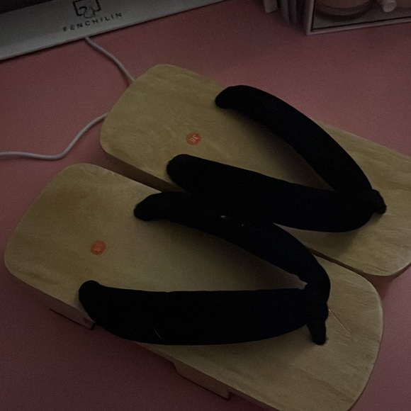 Traditional Japanese style wemons shoes - Picture 4 of 4